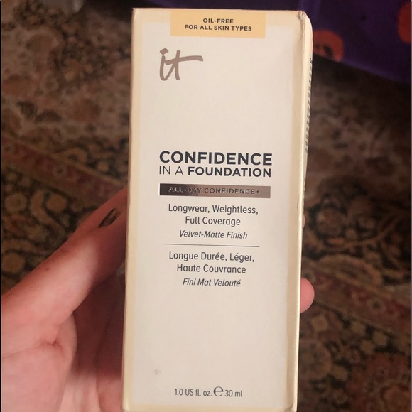 It Cosmetics Full Coverage Foundation - Picture 4 of 7